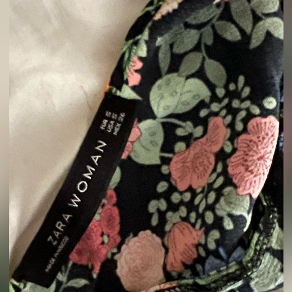 Zara floral dress (gorgeous and flowy) - Picture 4 of 4